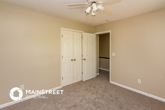 Building Photo - 2221 Killarney Pl