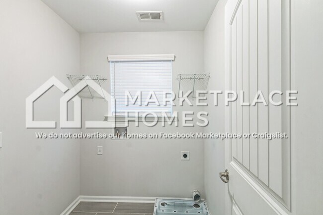Building Photo - 24 Pomona Cir