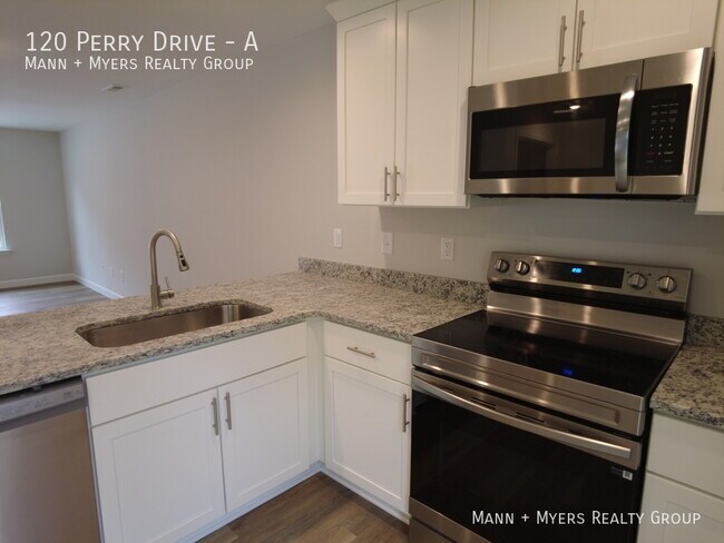 Building Photo - 120 Perry Dr