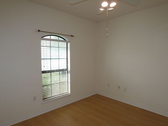 Building Photo - 4161 Longwood Cir