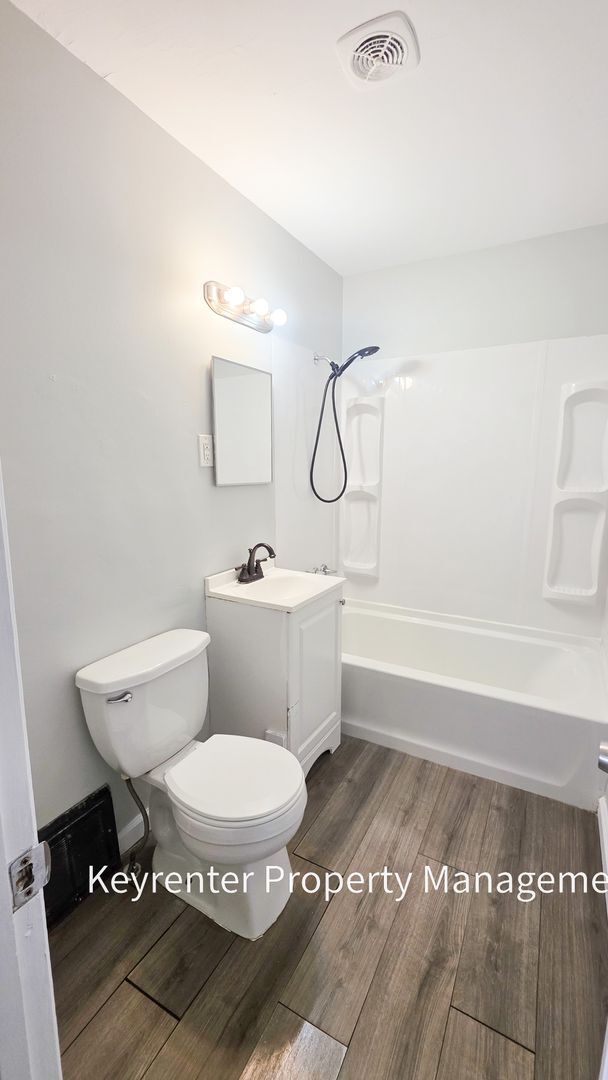 Building Photo - 3 Bed 1 Bath ready to rent!