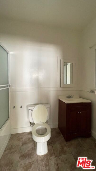 Building Photo - 635 N Plymouth Blvd