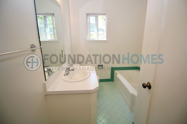 Building Photo - Charming 3BD/2BA Kentfield Retreat with Pool!  Bocce Court!  Private Yard!  FOUNDATION
