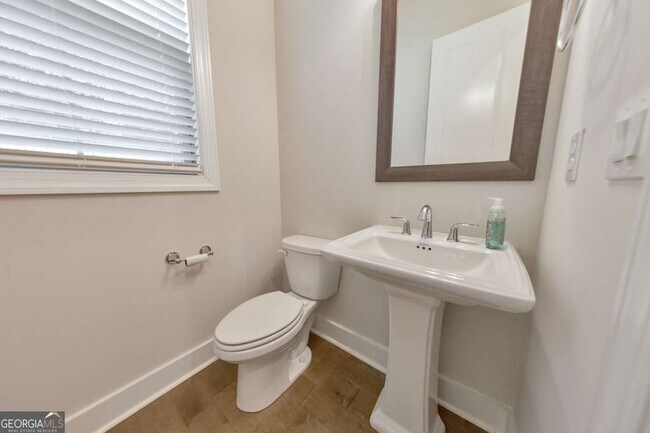 Building Photo - 413 Bishop Ln