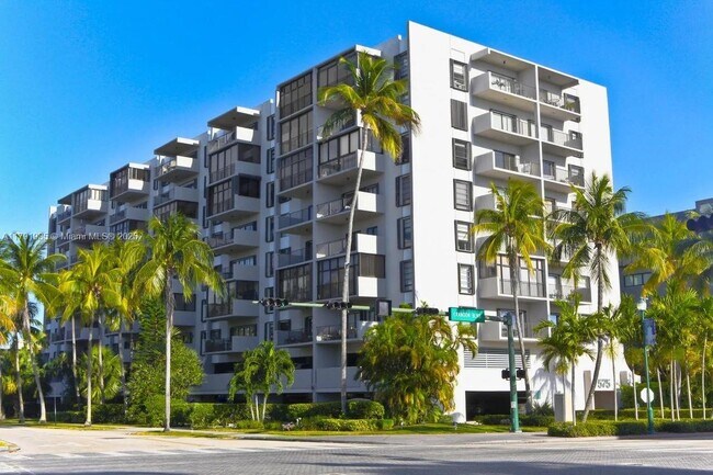 Building Photo - 575 Crandon Blvd