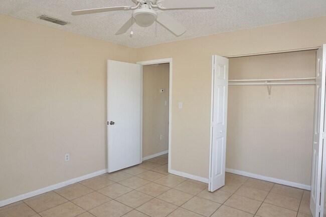 Building Photo - 2571-2575 Elm Ave