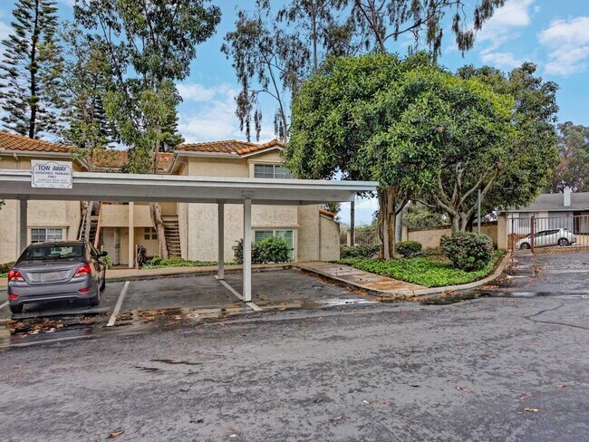 Building Photo - Sunny Top Floor Condo With Private Balcony...