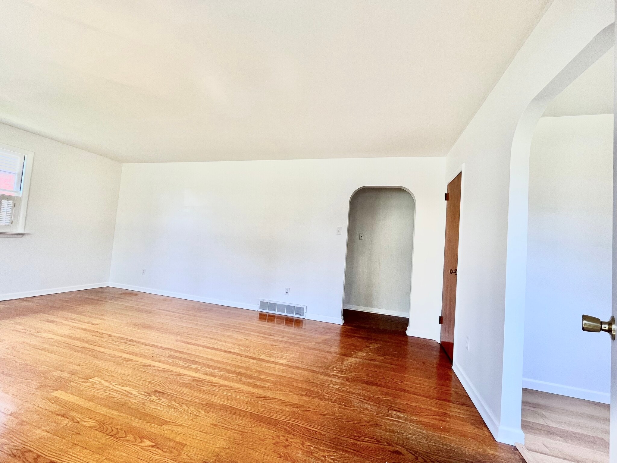 Building Photo - 117 Elmwood Rd