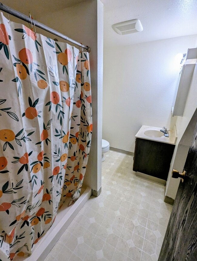 Building Photo - 4 BD/2BA Single Family Home in Dredge Lake area