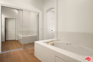 Building Photo - 604 Palisades Dr