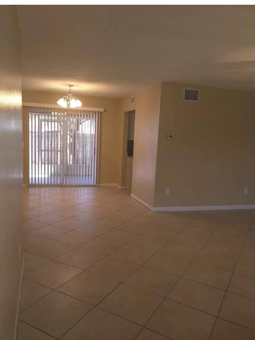 Building Photo - 3346 Camelot Dr