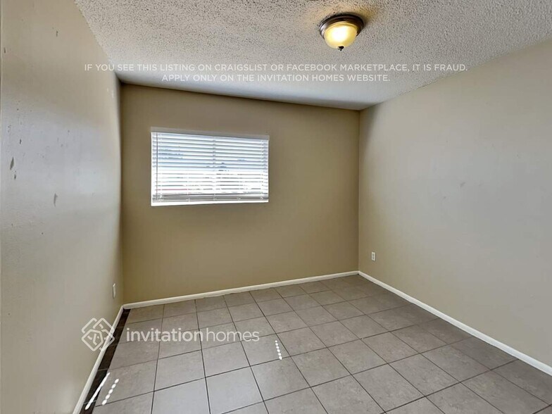 Building Photo - 4142 W Royal Palm Rd