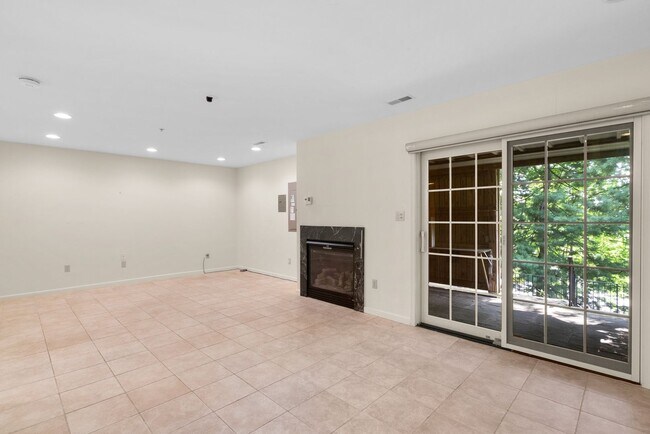 Building Photo - 3 Bed 3.5 Bath - Rockville Townhome - 2 Ca...