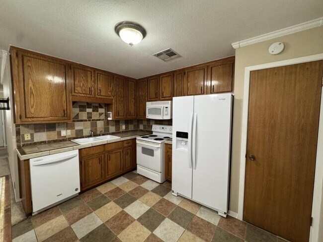 Building Photo - 104 Ridgewood Dr