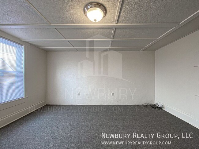 Building Photo - 29 Hickory St