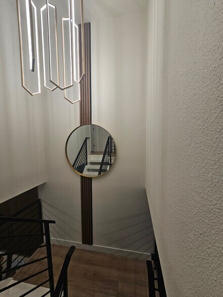 Building Photo - 266 E Via Escuela