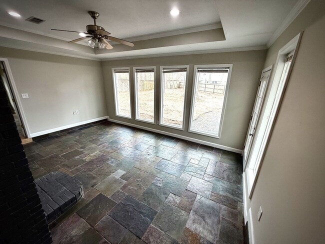 Building Photo - Great 3 BR home by the Reservoir