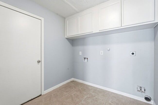 Building Photo - 3311 Whitebud Dr