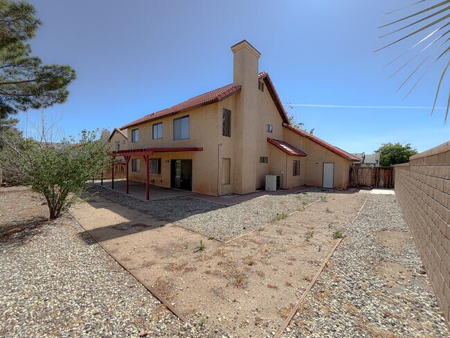 Building Photo - 39360 Longhorn Ct