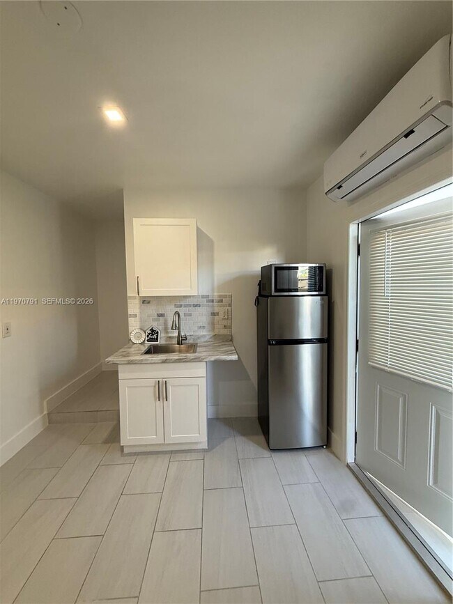 Building Photo - 15022 SW 30th St