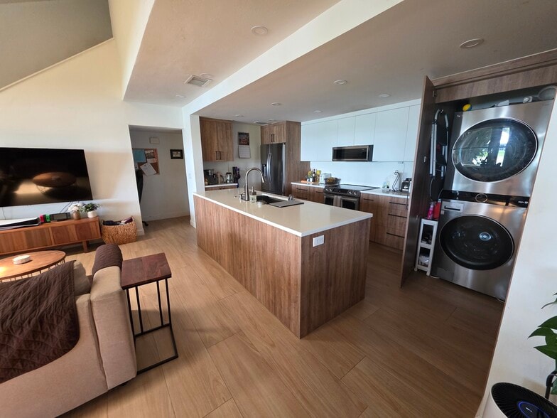 Kitcen W/D - 3425 Timberwood Cir
