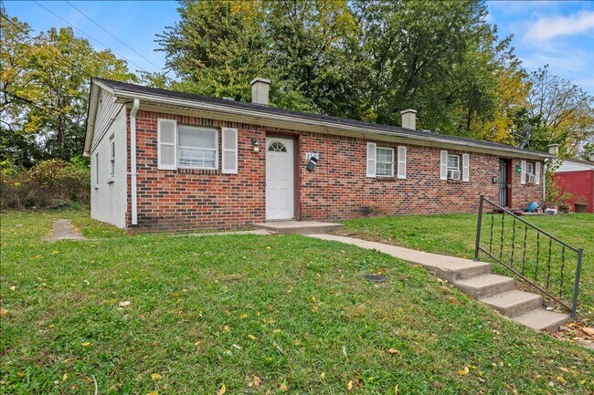 Primary Photo - 1783-1783 Roosevelt Ave