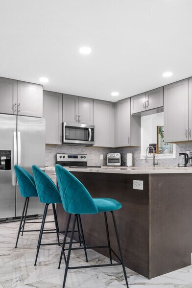 Building Photo - 340 SE 3rd Ct