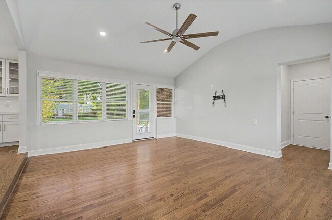 Building Photo - Charming 3-Bed/2.5-Bath Ranch in Durham