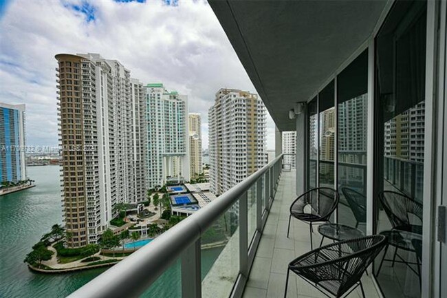 Building Photo - 495 Brickell Ave