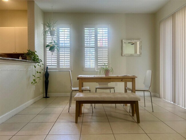 Building Photo - 1104 Shoma Dr