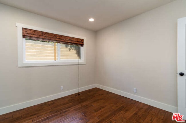 Building Photo - 1604 Oak Ave