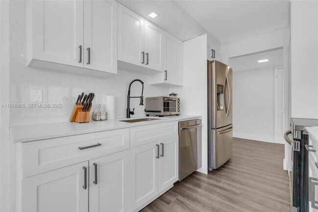 Building Photo - 3589 S Ocean Blvd