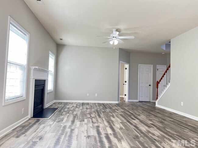 Building Photo - 5 Bedroom 3 Bath Single Family Fenced Yard for Rent - Apex
