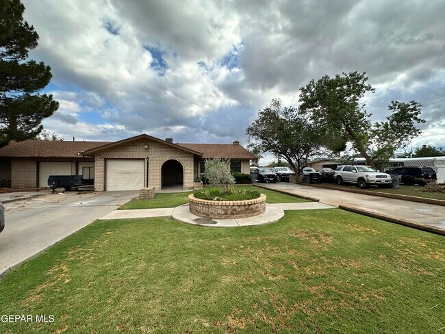 Primary Photo - 815 Del Mar Dr