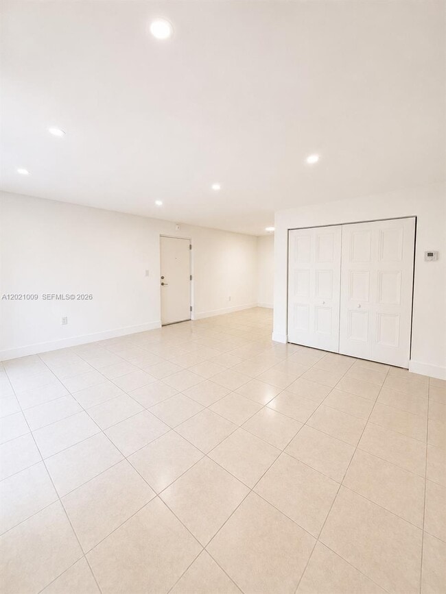 Building Photo - 7160 Fairway Dr