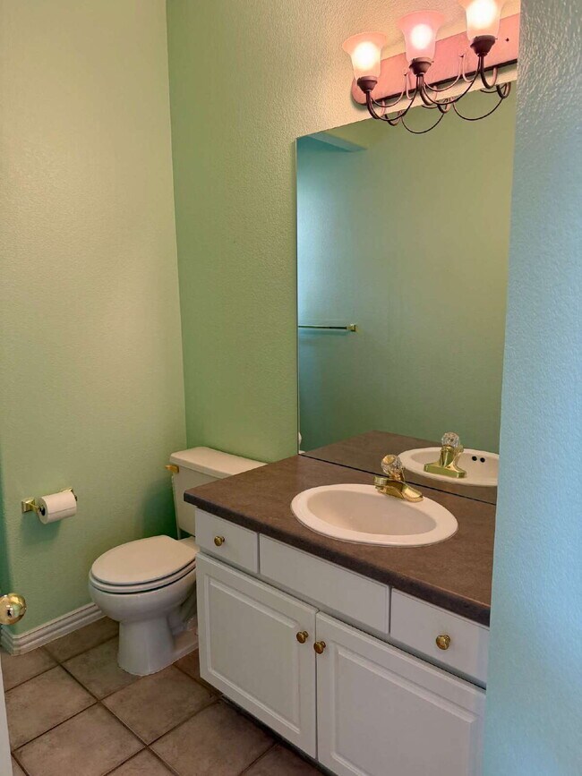 Building Photo - Don’t Miss out on this 4-bedroom 3 bath home in the gated Lighthouse Villas Community.