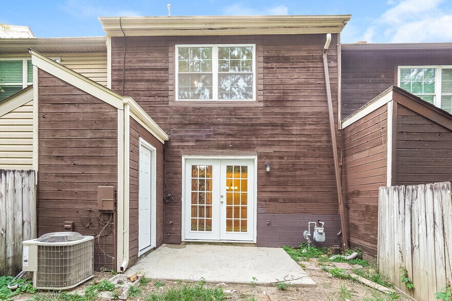 Building Photo - 904 Cedar Crest Dr