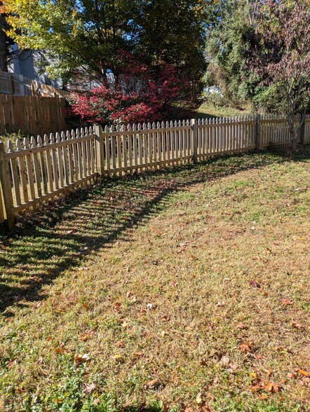 Building Photo - 4003 Persimmon Court