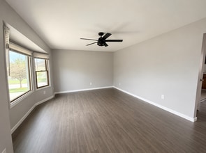 Building Photo - 3 Bed 1.5 Bath home **Available May***