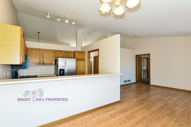 Building Photo - 2737 Douglas Dr N