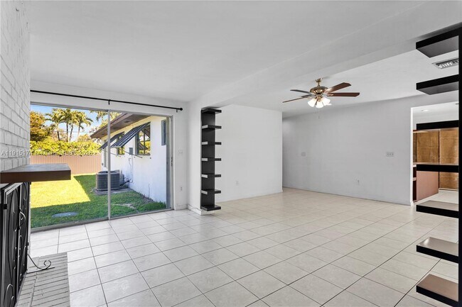 Building Photo - 10605 SW 112th St