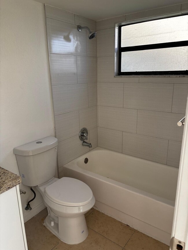 Building Photo - 1515 Lake Crystal Dr