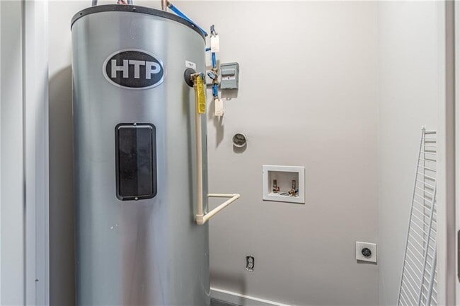 Building Photo - 472 Martin St SE