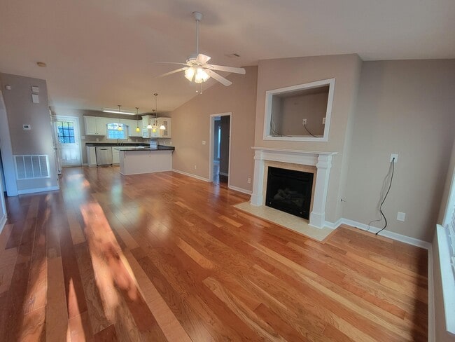 Building Photo - 348 Beryl Dr