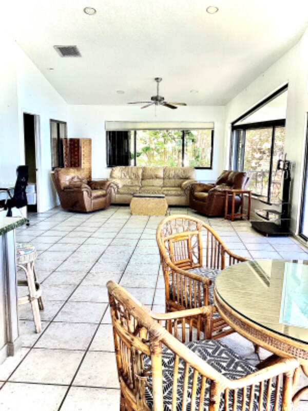 Building Photo - 232 Tarpon St