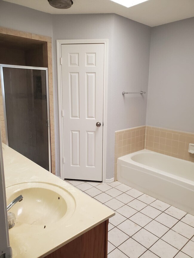 Building Photo - 1005 Packard Dr