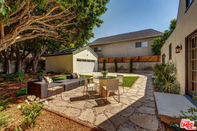 Building Photo - 6533 Hayes Dr
