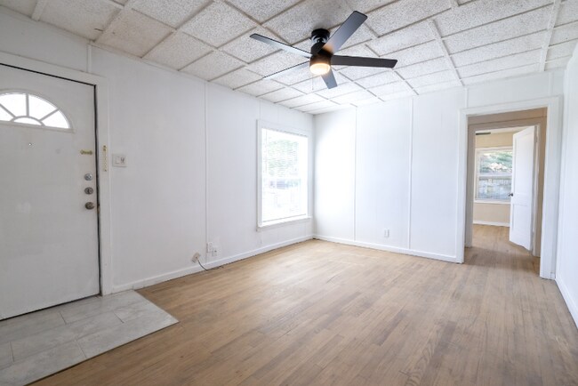 Building Photo - 901 Conder St