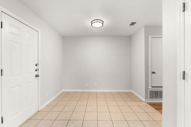Building Photo - 1404 Chips Dr
