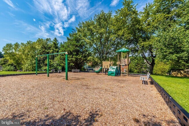 Building Photo - 10247 Redtail Ct
